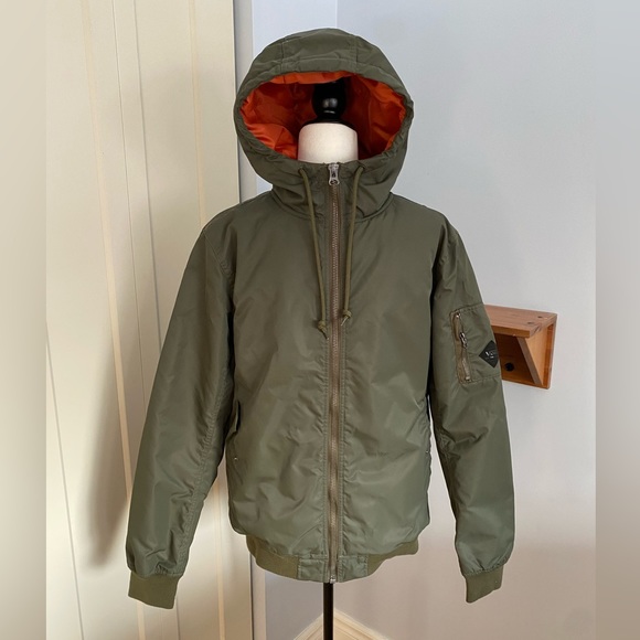 Vans Men’s S Kilroy Mountain Edition MTE Bomber Jacket in grape leaf - Picture 2 of 13